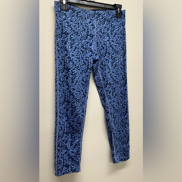 Nike women’s Dri-FIT Black and Blue Capri Leggings Size S - Picture 2 of 5